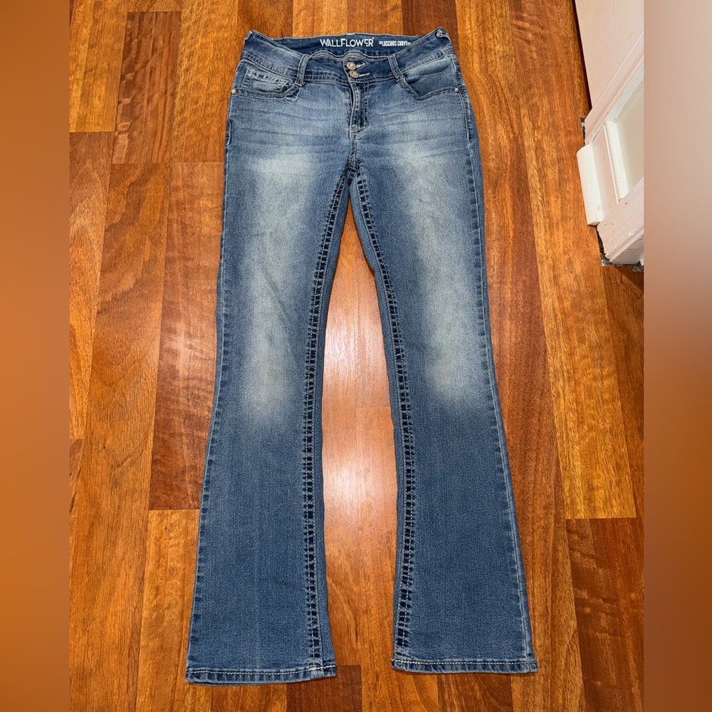 Wallflower Y2K 90s low rise rhinestone embroidered Flare bootcut Jeans size 7